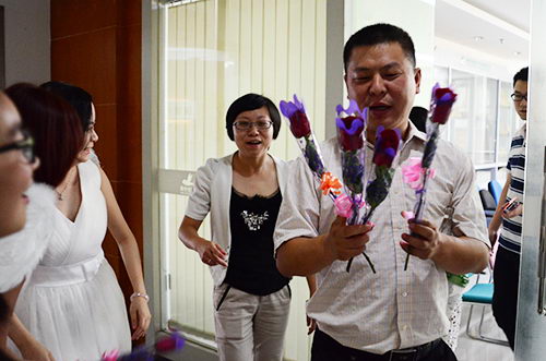 好多玫瑰，回家送老婆！